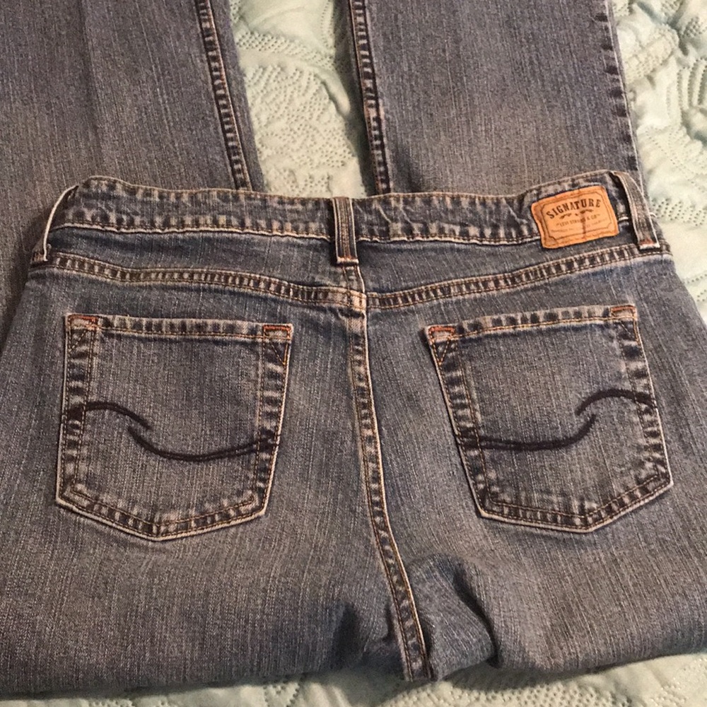 ❤️ (29)Ladies in Levi’s, size 10 short. Jeans are in excellent condition. - Picture 9 of 9